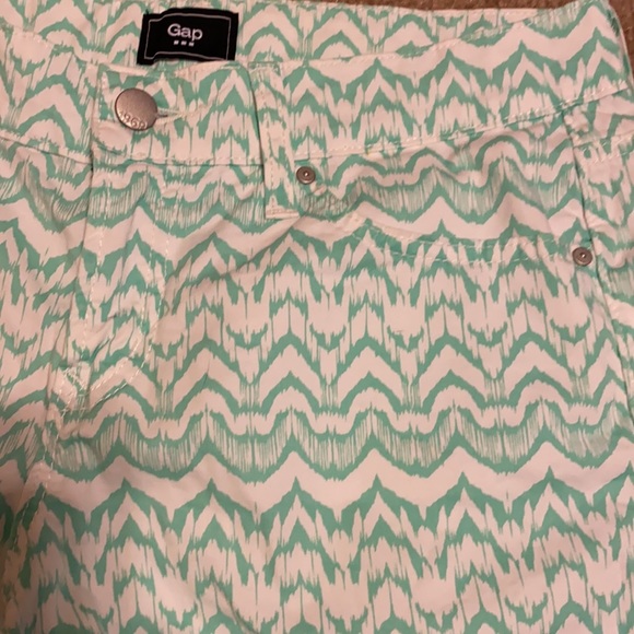 ❤️2 for $10 Gap Shorts - Picture 2 of 5